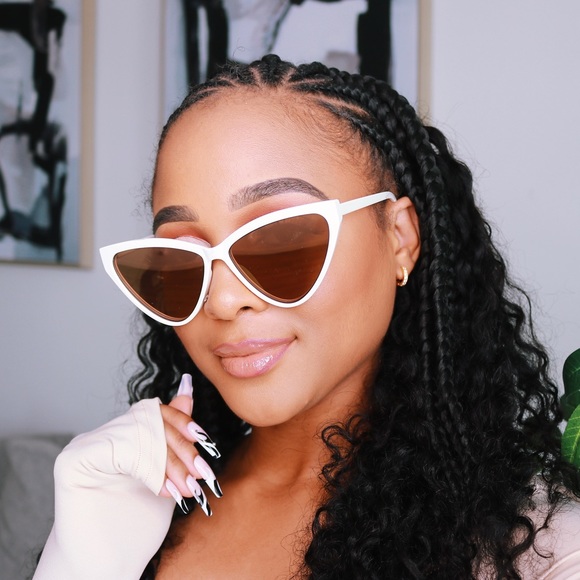 White oversized cat eye sunglasses with Mirror lens - Picture 2 of 3